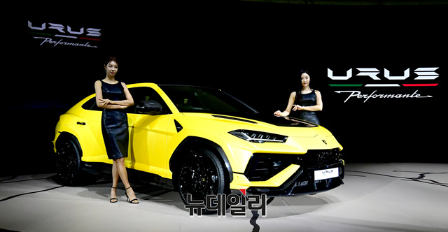 ▲ 우루스 퍼포만테의 측면부 모습. ⓒ뉴데일리DB