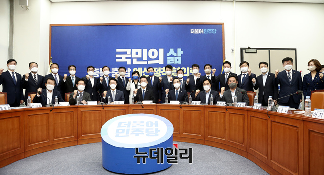 ▲ 더불어민주당이 23일 국회 본청 당대표실에서 충남·충북 예산정책협의회를 열었다. ⓒ이종현 기자