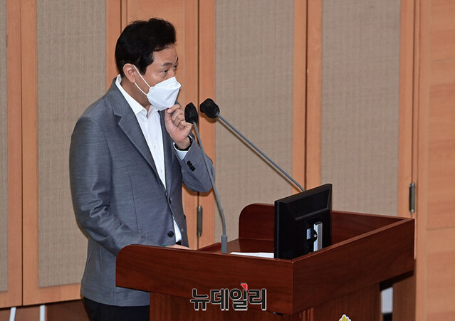 ▲ 오세훈 서울시장이 지난 19일 열린 서울시의회 제314회 임시회 제4차 본회의에서 시정질의에 답변하고 있다. ⓒ정상윤 기자