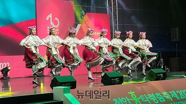 ▲ 63년 전통의 불가리아 대표 민속춤공연단의 공연 모습. ⓒ뉴데일리 D/B