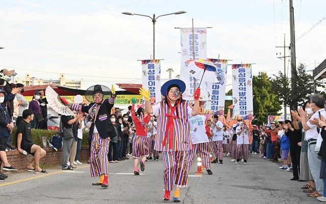 ▲ 음성품바축제 길놀이 퍼레이드.ⓒ음성군