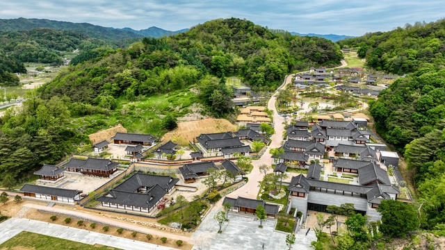 ▲ 10월 경북 또 하나의 축제 ‘2022년 경북 참 웰니스페스티벌’은 7일 개막에 들어가 10일까지 4일간 영주선비세상에서 개최되며 최고의 치유힐링의 웰니스(Wellness)를 경험할 수 있다. 사진은 영주 선비세상 전경.ⓒ경북도