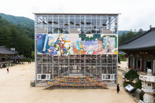 ▲ 월정사 팔각구층석탑 보수현장 외벽에 그린 그래피티.ⓒ강원문화재단