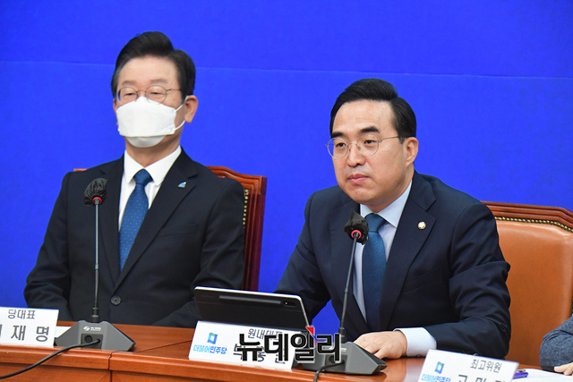 ▲ 박홍근 더불어민주당 원내대표가 지난 23일 오전 국회에서 열린 최고위원회의에 참석해 발언을 하고 있다. ⓒ이종현 기자