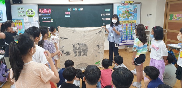 ▲ 경북교육청(교육감 임종식)은 생태전환교육의 활성화를 위해 학교 단위 탄소중립학교(녹색학교가꾸기, 모델학교, 시범학교)에 이어 ‘탄소중립 실천학급’ 100학급(동아리)을 운영한다고 27일 밝혔다.ⓒ경북교육청