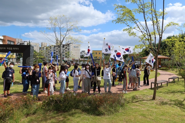 ▲ 대구시교육청(교육감 강은희)은 학생들에게 태극기의 소중함을 알리기 위해 ‘나라사랑의 첫걸음, 태극기 사랑’ 프로그램을 운영한다.ⓒ대구시교육청