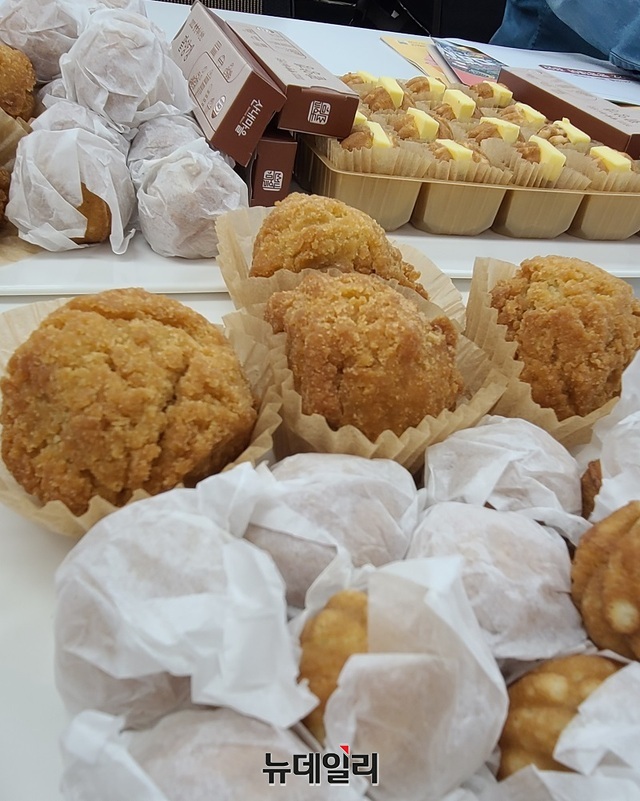 ▲ ‘2022 빵빵데이 천안’ 대축제가 10월 9일부터 10일까지 이틀간 충남 천안시청 버들 광장 일원 등에서 개최된다. 사진은 천안에서 생산되는 호두과자와 빵, 양갱 등.ⓒ뉴데일리 D/B