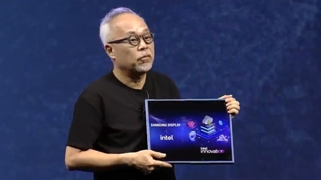 ▲ 최주선 삼성디스플레이 사장이 미국 캘리포니아주 새너제이 맥에너리 컨벤션 센터에서 열린 '인텔 이노베이션 2022' 행사에 등장했다. ⓒ인텔