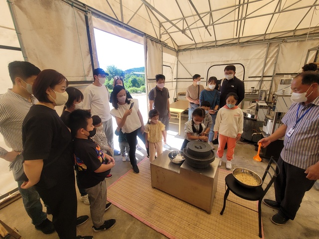 ▲ 경북농협(본부장 금동명)은 지난 24일 경주시 안강읍 옥산리에 위치한 세심마을을 찾아 팜스테이 체험행사를 했다.ⓒ경북농협