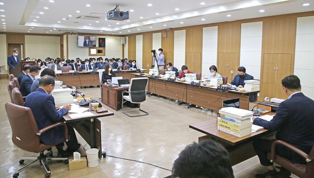 ▲ 대구광역시의회 예산결산특별위원회(위원장 김재용)는 9월 27일과 28일의 양일에 걸쳐 2021회계연도 대구광역시 결산 및 예비비 지출 승인안과 2022년도 제2회 추가경정예산안 및 기금운영계획 변경안에 대한 심사를 실시했다.ⓒ대구시의회