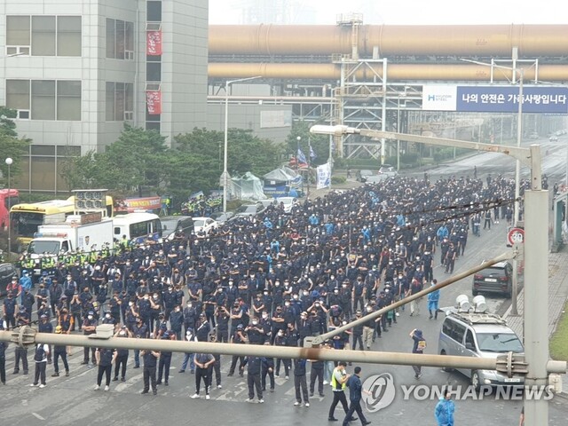 ▲ 지난해 현대제철 당진제철소에서 대규모 집회가 진행되는 모습. ⓒ연합뉴스