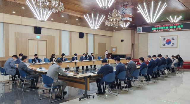 ▲ ‘바다 없는 충청북도 지원 특별법’ 제정을 위한 입법추진위원회가 30일 본격 출범한 가운데 첫 회의를 갖고 있다.ⓒ충북도