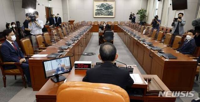 ▲ 주호영 국회 운영위원장이 30일 국회에서 열리기로 한 운영위 전체회의가 열리지 않는 이유를 설명하고있다. ⓒ뉴시스