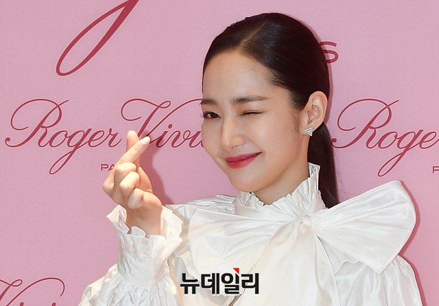 ▲ 정체불명의 사업가 강종현 씨와 열애설에 휘말린 배우 박민영. ⓒ뉴데일리