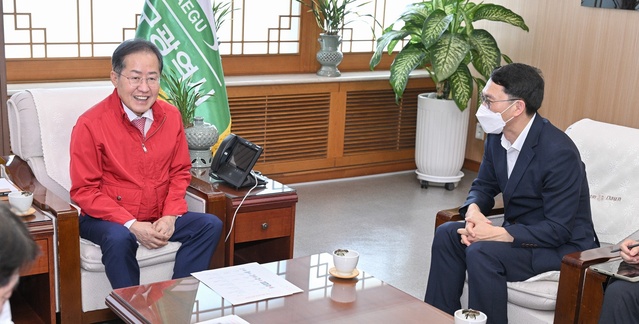 ▲ 대구시와 국토교통부는 9월 29일 오후 대구시 산격청사 대회의실에서 국토부와 시(市) 관계자 20명이 참석한 가운데 지역균형발전을 위한 지역협의회를 가졌다.ⓒ대구시