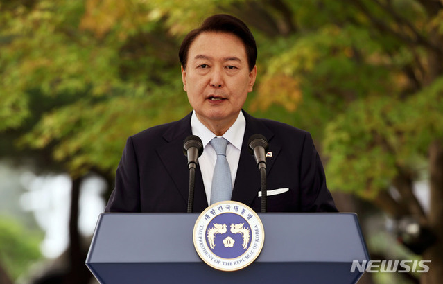 ▲ 윤석열 대통령이 1일 충남 계룡대 내 벽천호수 광장에서 열린 국군의 날 기념 경축연에서 축하말을 하고 있다. ⓒ뉴시스