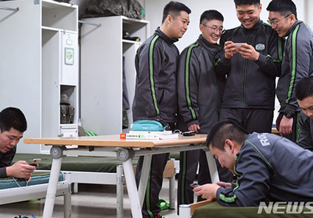 ▲ 육군 수도기계화보병사단의 생활관 모습. 이제 병사들과 소위·하사 같은 간부들 간의 생활 자유도 차이는 과거에 비해 크지 않은 편이다. ⓒ뉴시스. 무단전재 및 재배포 금지.