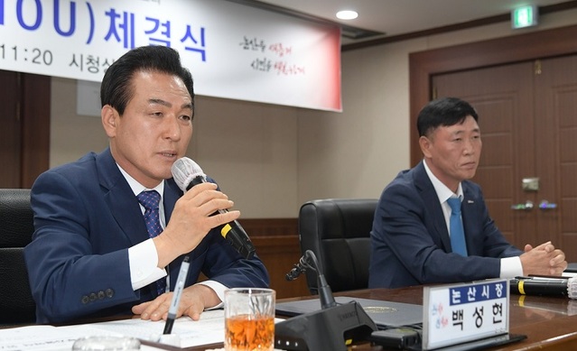 ▲ 백성현 논산시장이 최근 ㈜코리아디펜스인더스트리(KDI)와 1200억 원 규모의 투자협약에서 인사말을 하고 있다.ⓒ논산시