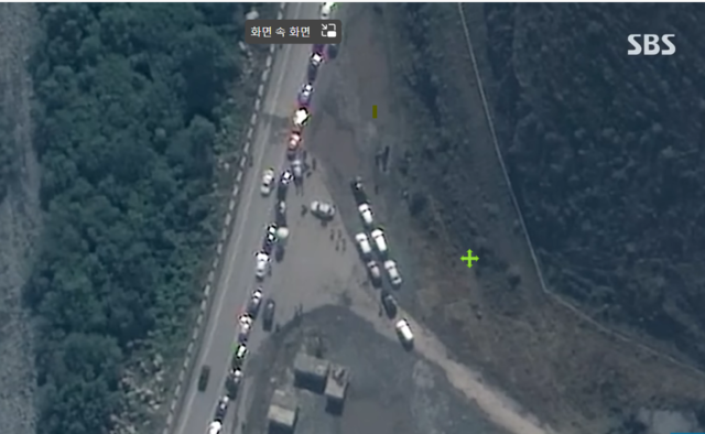 ▲ 조지아로 향하는 러시아 탈출 차량 행렬ⓒSBS 뉴스 캡처