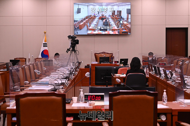 ▲ 국회 외교통일위원회 국정감사가 4일 오전 국회에서 열린 가운데 박진 외교부 장관의 참석을 두고 여야간 대립으로 감사가 잠시 중단되고 있다. ⓒ강민석 기자