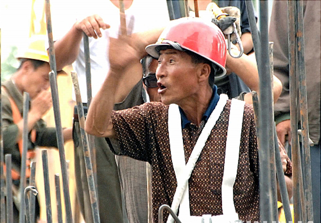 ▲ 해외건설현장에서 일하는 북한 근로자. ⓒ뉴시스 신화. 무단전재 및 재배포 금지.