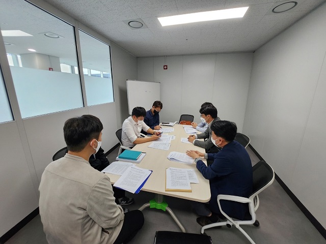 ▲ 군위군 대구편입정책단은 5일 대구편입 법률안의 11월 국회 통과를 준비하기 위해 행정안전부를 방문했다.ⓒ군위군