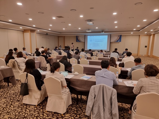 ▲ (재)경북테크노파크(원장 하인성)가 지난 29일 경주 힐튼호텔에서 경북 연구개발장비 운영 워크샵 및 간담회를 개최했다고 밝혔다.ⓒ경북테크노파크