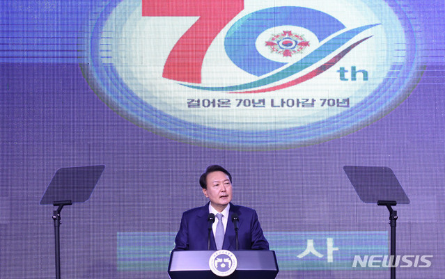 ▲ 윤석열 대통령이 6일 서울 용산구 그랜드 하얏트 서울 호텔에서 열린 재향군인회 창설 제70주년 기념식에서 축사하고 있다. ⓒ뉴시스