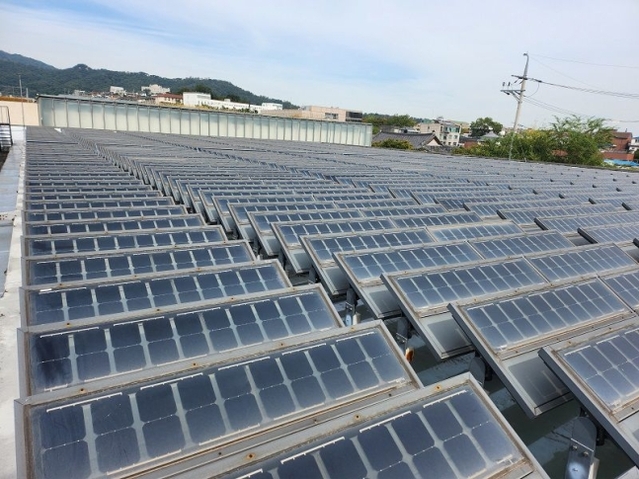 ▲ 서울 삼청동 국립현대미술관 서울관 옥상에 2013년 설치돼 운영 중인 태양광발전 시설.ⓒ국립현대미술관