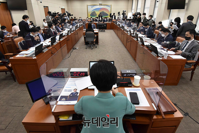 ▲ 6일 국회 정무위원회에서는 금융위를 대상으로 한 국정감사가 이뤄졌다. ⓒ뉴데일리 강민석 기자