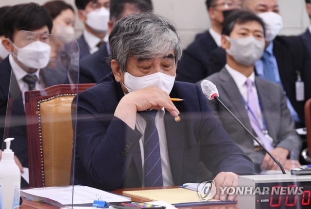 ▲ 한상혁 방송통신위원회 위원장이 6일 서울 여의도 국회에서 열린 과학기술정보방송통신위원회의 국정감사에서 생각에 잠겨 있다.ⓒ연합뉴스