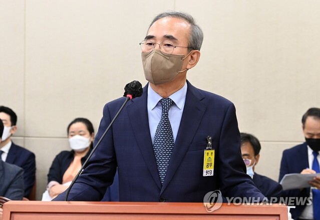 김영섭 LG CNS 대표이사가 6일 국회 보건복지위원회 국정감사장에 증인으로 출석해 의원 질의에 답하고 있다. ⓒ연합뉴스