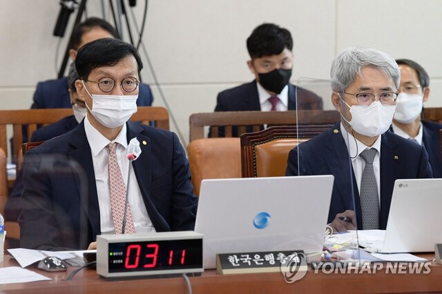▲ 한국은행 이창용 총재 (왼쪽) ⓒ연합뉴스