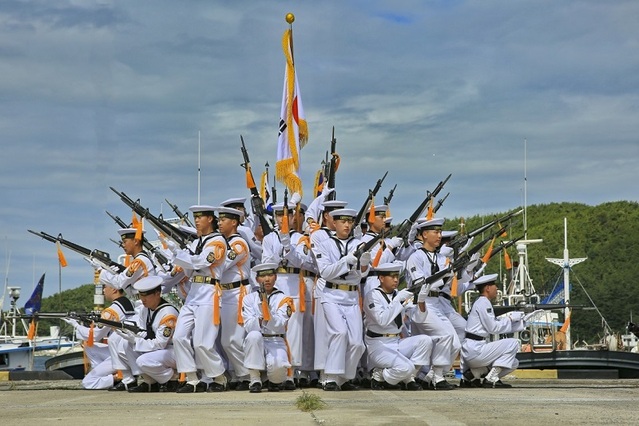 ▲ 10월 1일 국군의날 해군 의장대 시연.ⓒ해군