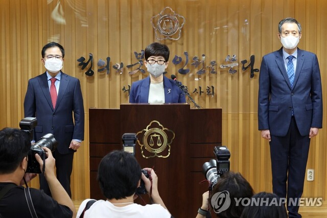 ▲ 공군 성폭력 피해자 고(故) 이예람 중사 사망 사건을 100일간 수사한 안미영 특별검사가 지난달 13일 서울 서초구 서울지방변호사회관에서 수사 결과를 발표하고 있다.ⓒ연합뉴스