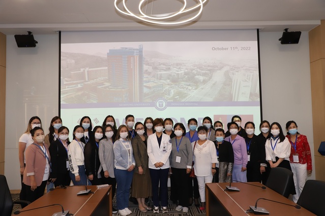 ▲ 계명대학교 동산병원(병원장 황재석)이 10월 11일 병원 국제회의실에서 몽골 국적의 의사와 바이어 등 30명으로 구성된 몽골 의료 방문단(이하 방문단)에 대한 투어 행사를 개최했다.ⓒ계명대 동산병원