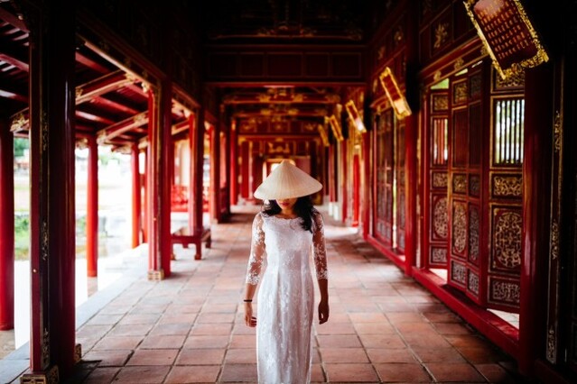 ▲ 베트남전통관에서 전통의상을 입은 여성.ⓒ주한베트남대사관