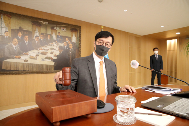 ▲ 이창용 한국은행 총재가 12일 통화정책방향 회의를 주재하고 있다. ⓒ한국은행