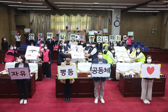 ▲ 대구광역시 동구의회(의장 김재문)는 8일 동구지역 내 최초 중·고등학교 연합 청소년의회 ‘안심아일랜드’ 3기 발대식을 개최했다.ⓒ대구시의회