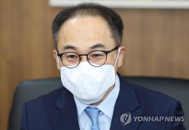 ▲ 이원석 검찰총장이 지난 11일 서울 강남구 대한변호사협회를 예방해 이종엽 회장에게 인사말을 하고 있다. ⓒ연합뉴스