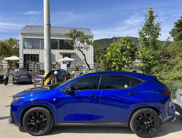 ▲ 부드러운 주행질감이 돋보인다.사진은 차량의 측면 ⓒ정원일 기자