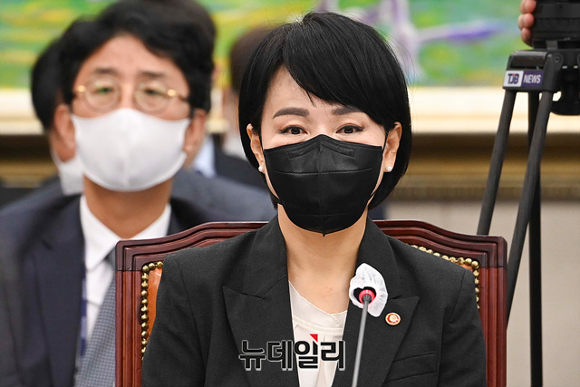 ▲ 전현희 국민권익위원장이 13일 오전 국회에서 열린 정무위원회의 국민권익위원회에 대한 2022년도 국정감사에서 의원들의 질의에 답변하고 있다. ⓒ강민석 기자