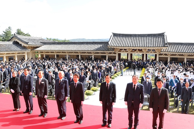 ▲ 경주 통일전에서 13일 신라 삼국통일의 대업을 이어받아 한반도의 평화통일을 염원하는 ‘제44회 통일서원제’가 열렸다.ⓒ경주시