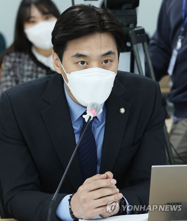 ▲ 더불어민주당 한준호 의원이 14일 오전 경기도 수원시 영통구 경기도청에서 열린 국회 국토교통위원회의 경기도에 대한 국정감사에서 발언하고 있다ⓒ연합뉴스