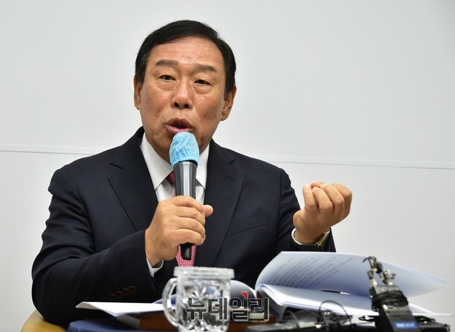 ▲ 최민호 세종시장이 17일 오전 세종시청 정음실에서 기자간담회를 하고 있다.ⓒ이길표 기자