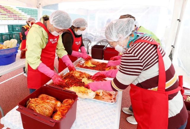 ▲ 지난해 김장축제 김장담그기 체험행사 모습.ⓒ괴산군