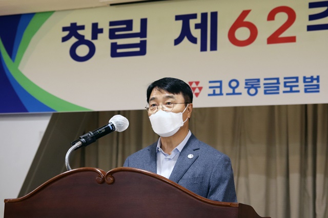 ▲ 김정일 코오롱글로벌 대표이사 사장이 창립 62주년 행사에서 기념사를 하고 있다. ⓒ코오롱글로벌