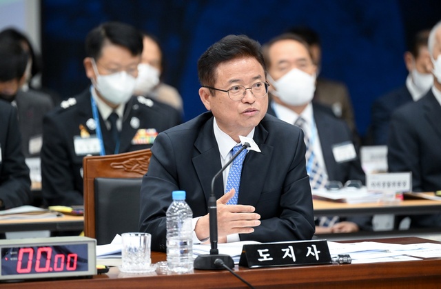 ▲ 이철우 경북도지사가 17일 오전 열린 행정안전위원회 경북도 국정감사에서 인사말을 하고 있다.ⓒ경북도