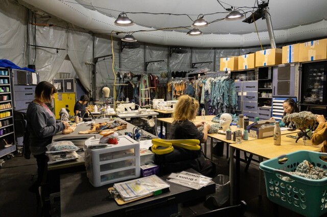 ▲ 태양의서커스 빌리지 '아티스트 텐트' 안에 마련된 의상실.ⓒ마스트엔터테인먼트