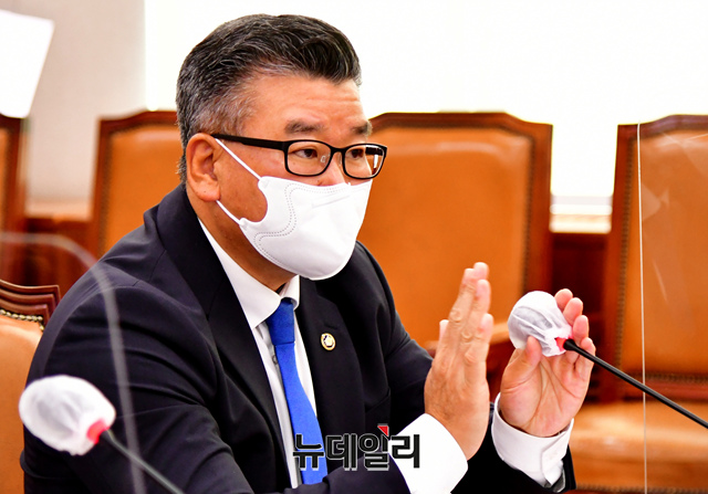 ▲ 유병호 감사원 사무총장이 11일 국회에서 열린 국회 법제사법위원회 감사원 국정감사에 출석해 있다.ⓒ 이종현 기자